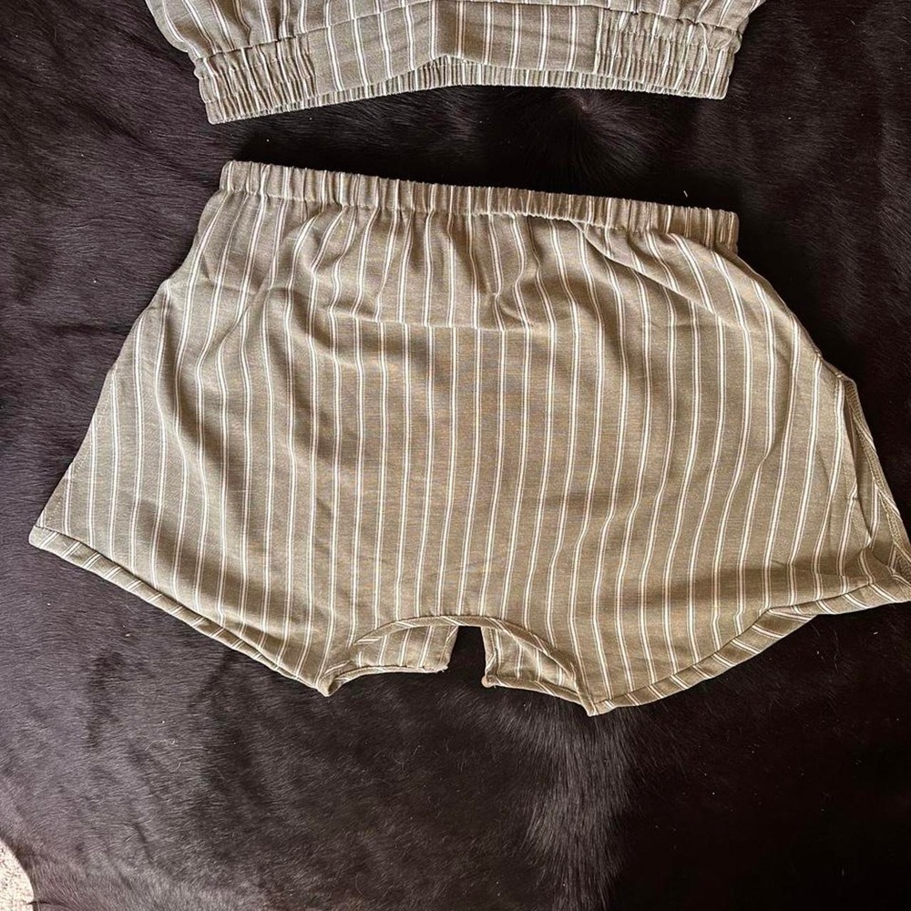 Two piece set - Picture 3 of 4
